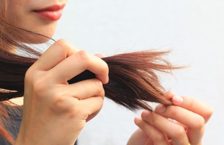 Секущиеся волосы – признак нехватки этих основных витаминов